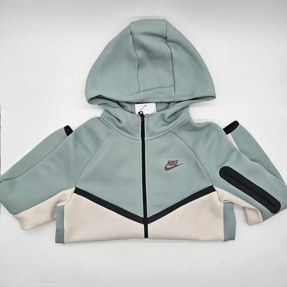 Nike Tech Суитчър с качулка Nike Tech Суитчър с качулка