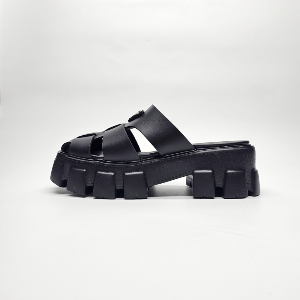 Затворени чехли Prada