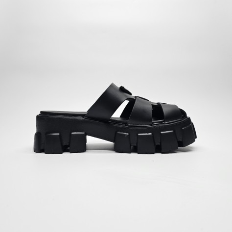 Затворени чехли Prada
