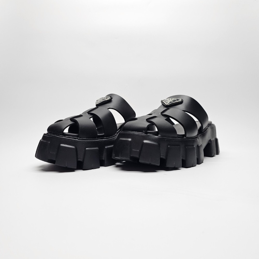 Затворени чехли Prada